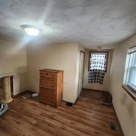 392 Ferry St #1 — Photo 2