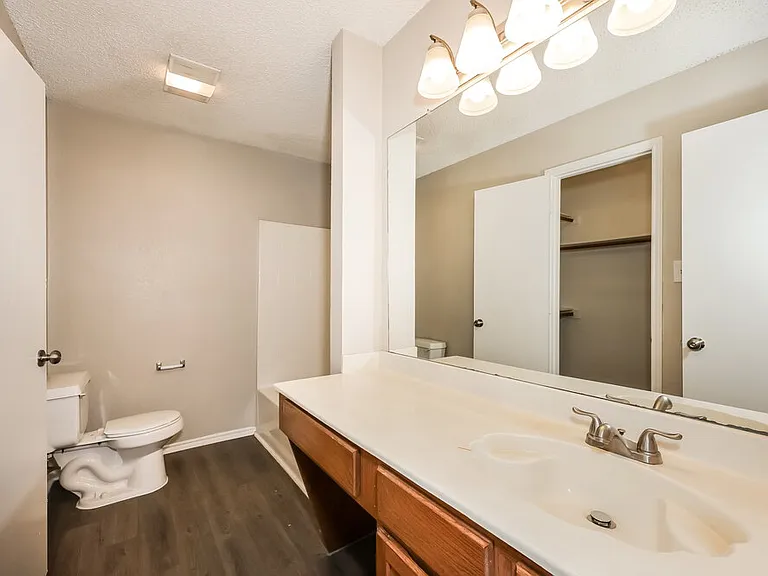 7320 Laurelhill Ct S — Photo 12