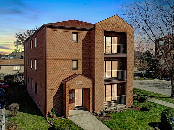 3rd image of 6600 W Gunnison St #301