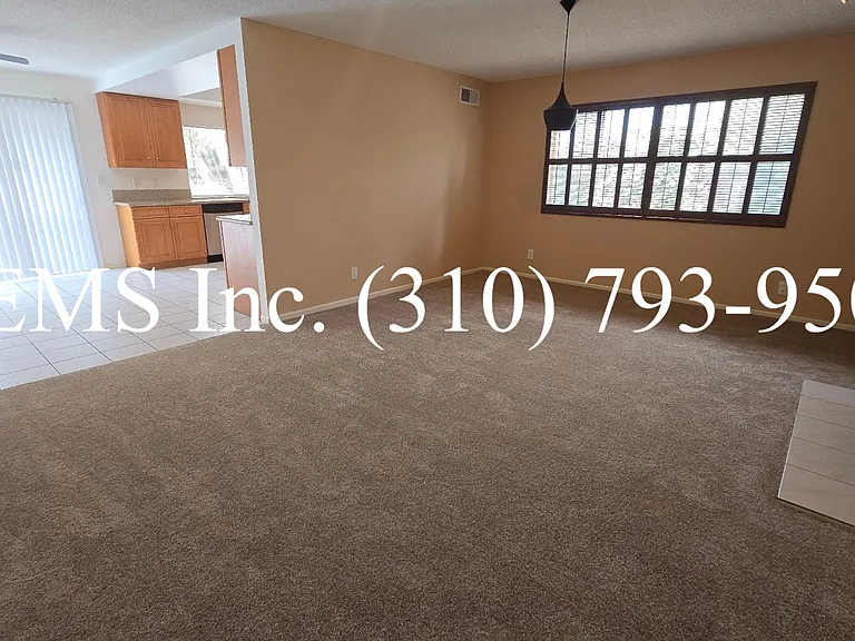 15025 Archwood St — Photo 5