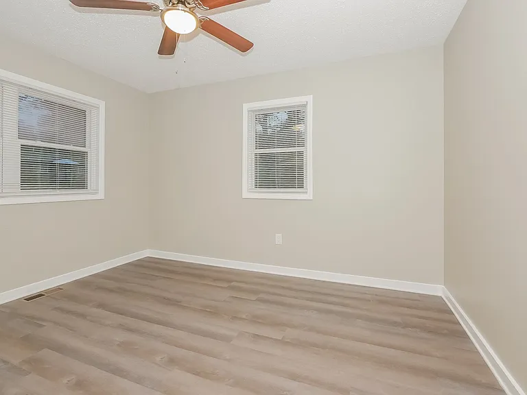 1768172_023_main_bedroom_13322791.jpg