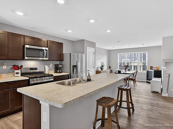 3rd image of 844 Briar Glen Ct