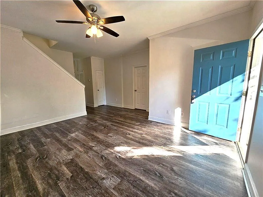 4 bed, 3.0 bath, $2,200 — Photo 2