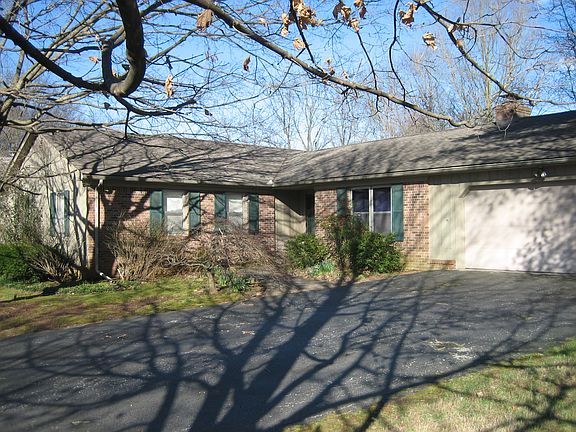 2nd image of 913 Meadowwood Ln