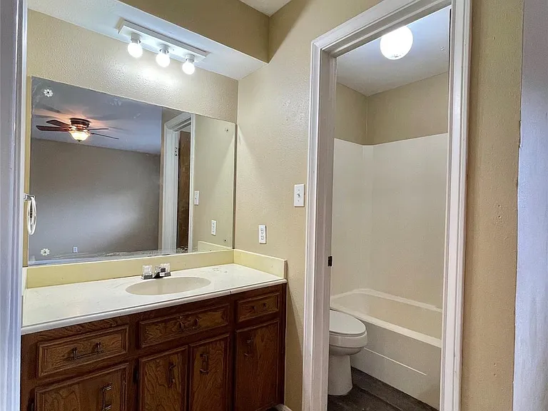241 Crestwood St — Photo 14