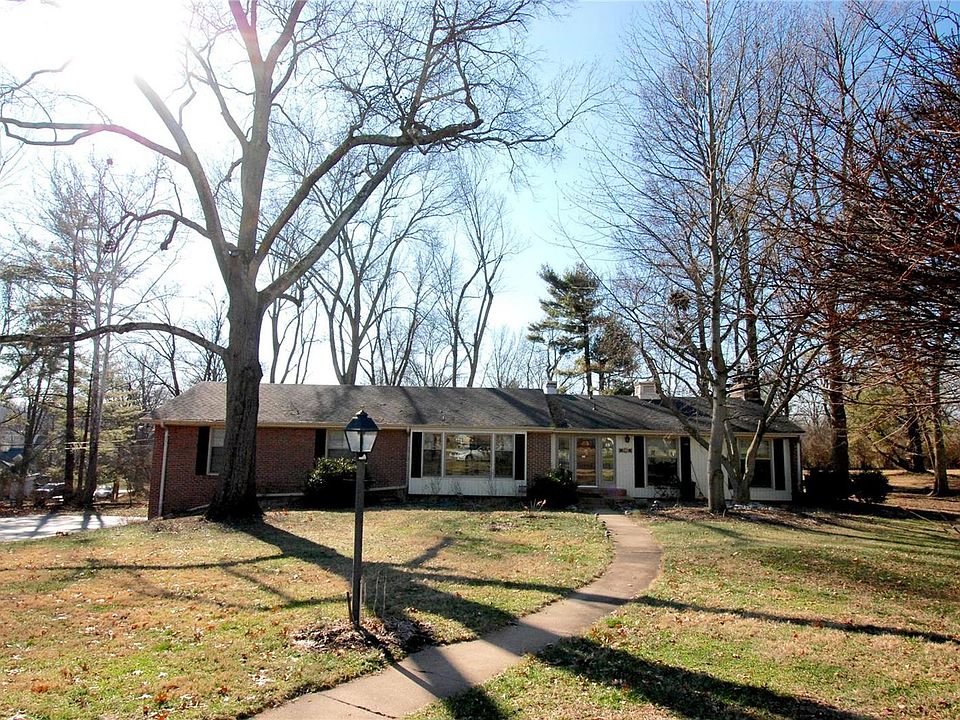 1st image of 27 Oak Park Dr