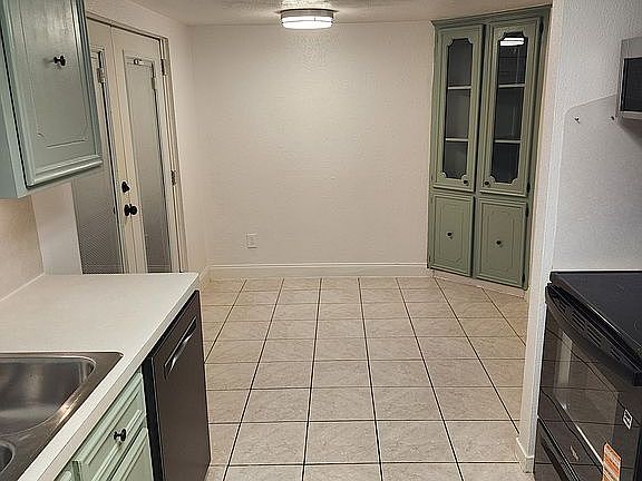 5th image of 425 Sunset Dr APT 4