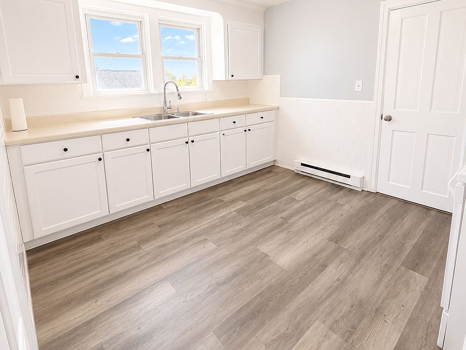 1st image of 380 Farmington Ave #2R