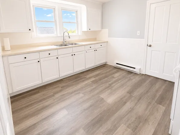 380 Farmington Ave #2R, Cranston, RI 02920