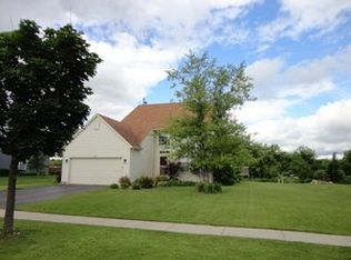 1490 Woodscreek Cir, Crystal Lake, IL 60014