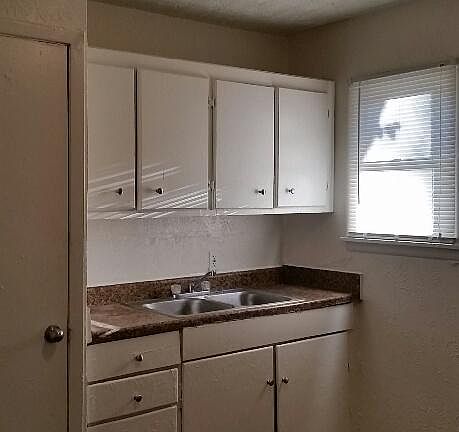 3rd image of 1305 Cuero Dr