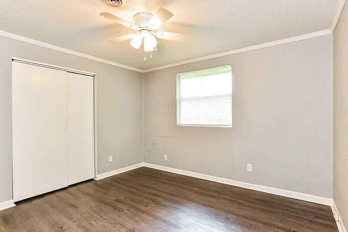 213 Power Ave — Photo 8