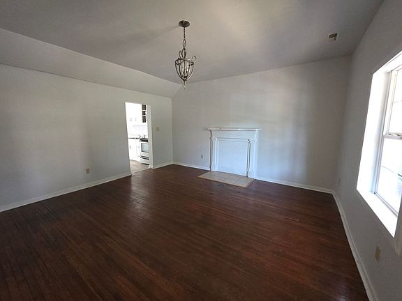 3rd image of 811 Pierce St