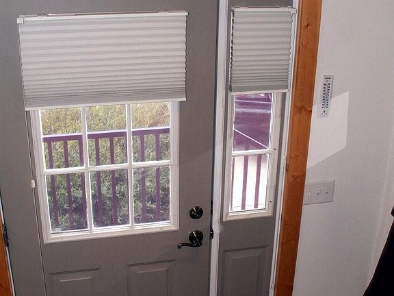5th image of 384 S Cole Ave