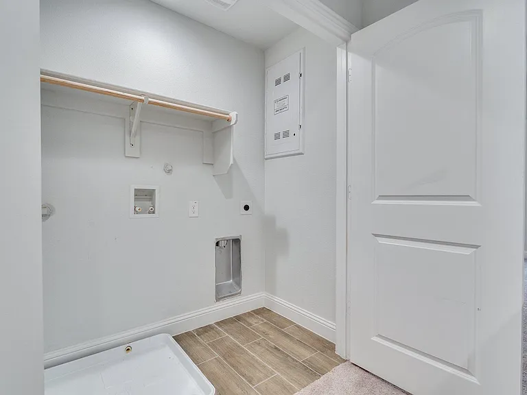 6805 Andrew Dr — Photo 36