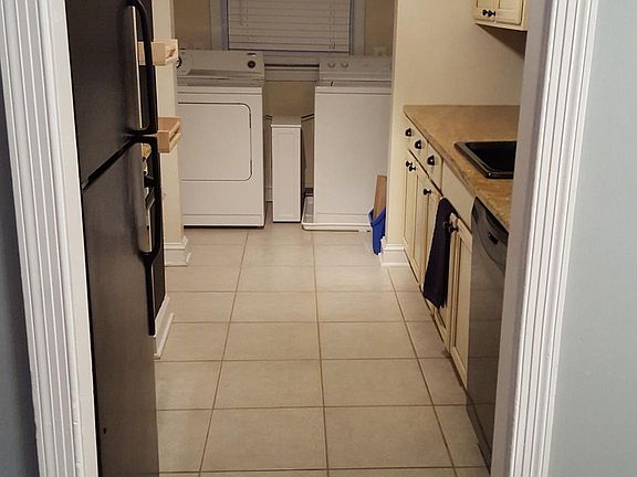 4th image of 4815 Delaware St