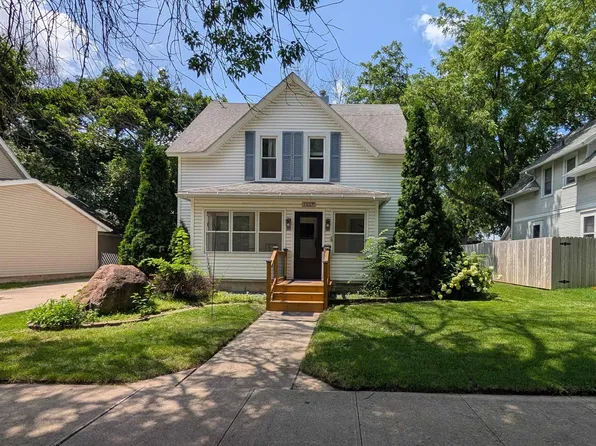 109 S 9th St, Clear Lake, IA 50428