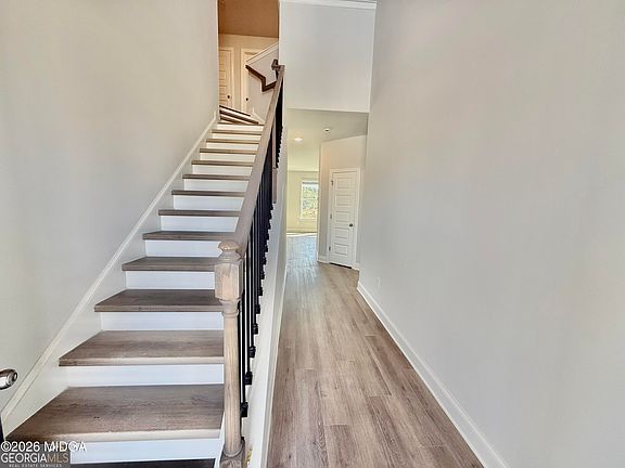 5th image of 140 Oak Dr