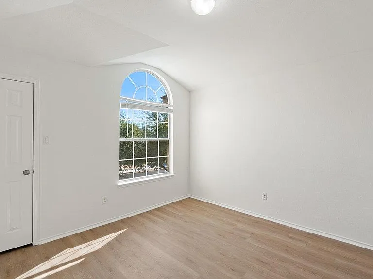 11416 Dog Leg Dr — Photo 16