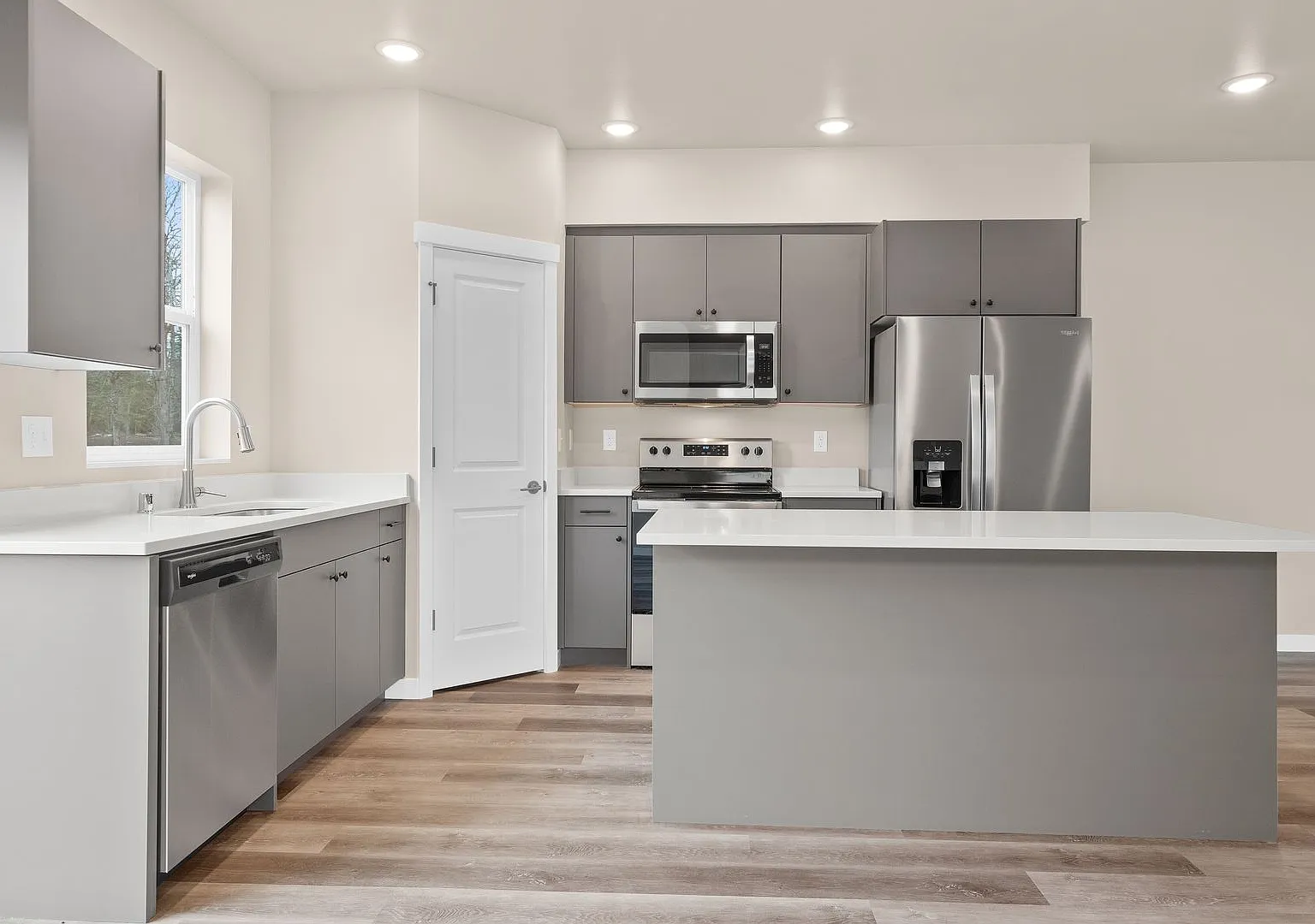 Deemer Road Townhomes- Schedule a Tour Today! — Photo 4