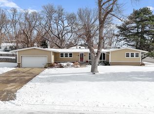 939 S 89th St, Omaha, NE 68114