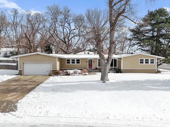 939 S 89th St, Omaha, NE 68114