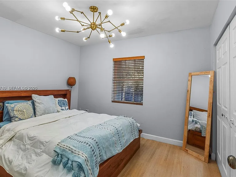 1875 Alamanda Dr — Photo 13