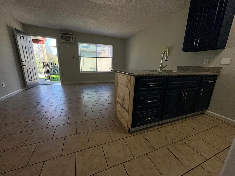129 W Poplar St #6 — Photo 7