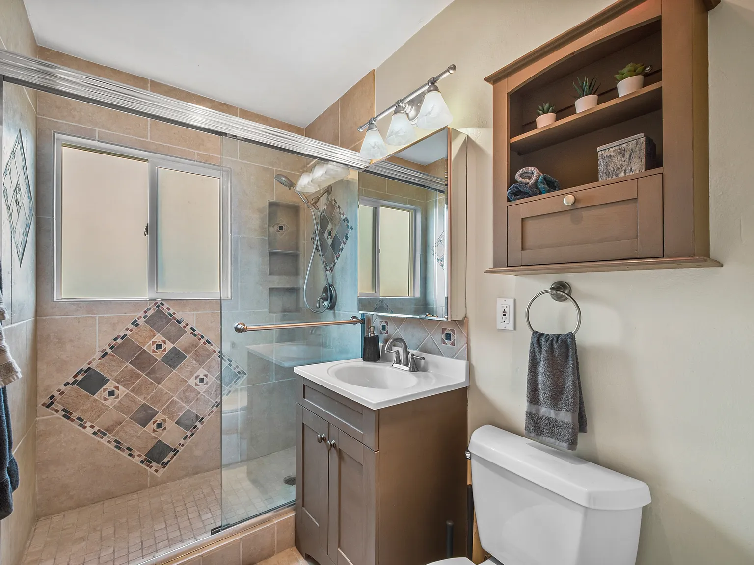 2 bed, 750 sqft, $3,300 — Photo 4