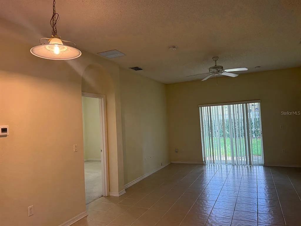 4 bed, 2.0 bath, 1705 sqft, $2,450 — Photo 3