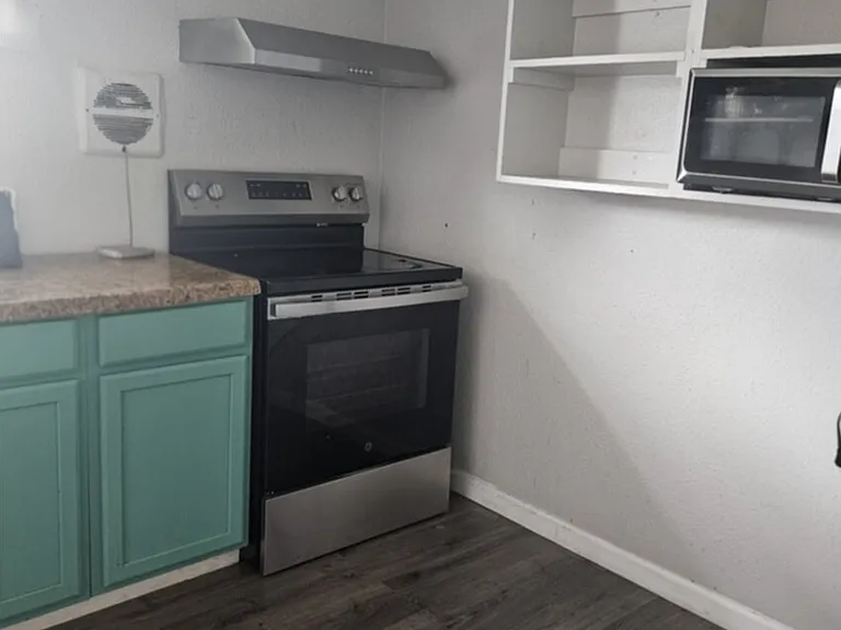 4106 W Jackson St — Photo 8
