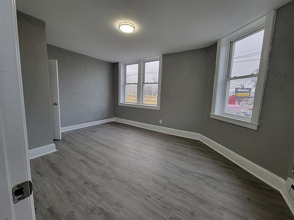 2nd image of 408 Leslie St #5E