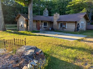 100 Aiko Ln, Hawley, PA 18428
