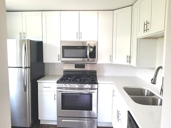 3rd image of 120 Cotuit Ct #120
