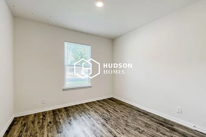 310 Brenner St — Photo 7