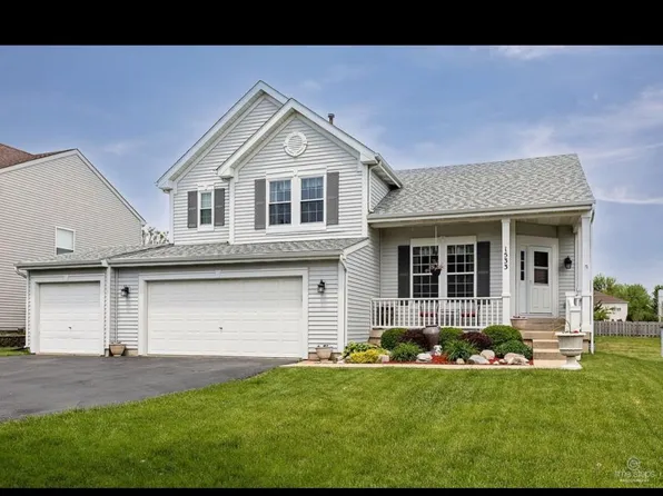 1533 Hartsburg Ln, North Aurora, IL 60542