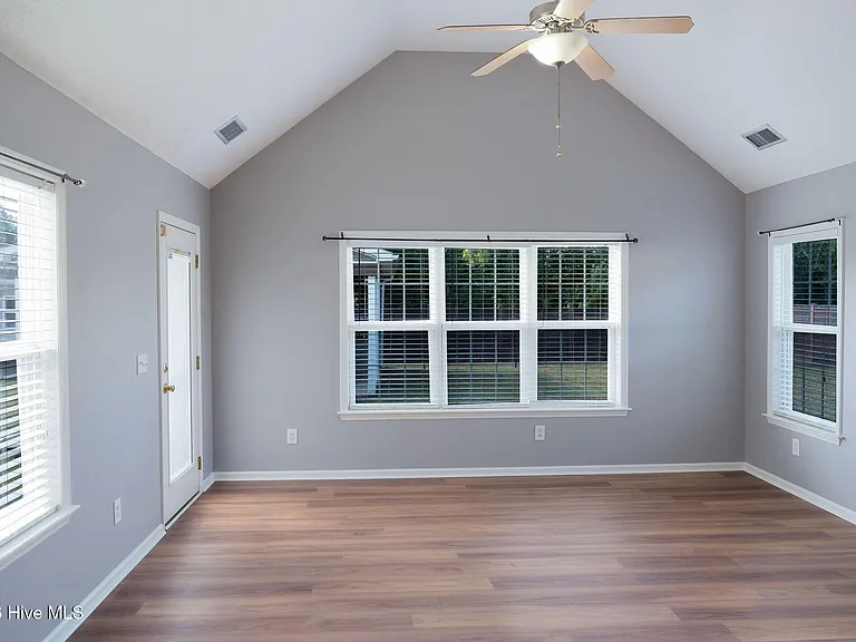 1006 Sheffield Dr — Photo 11