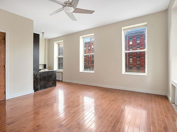 4th image of 300 6th St #2