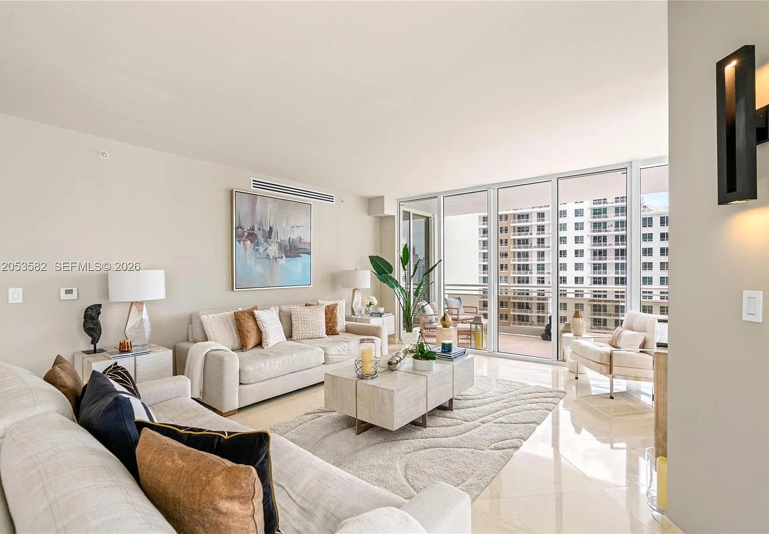 Carbonell Condo — Photo 2
