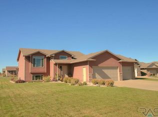 5713 S Kerry Ave, Sioux Falls, SD 57106