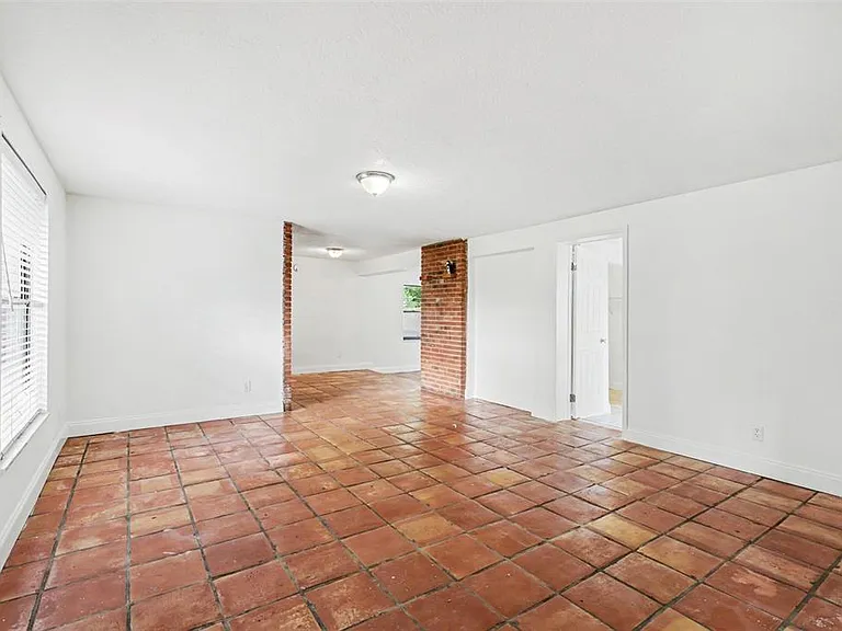 913 Lytle St SW — Photo 4