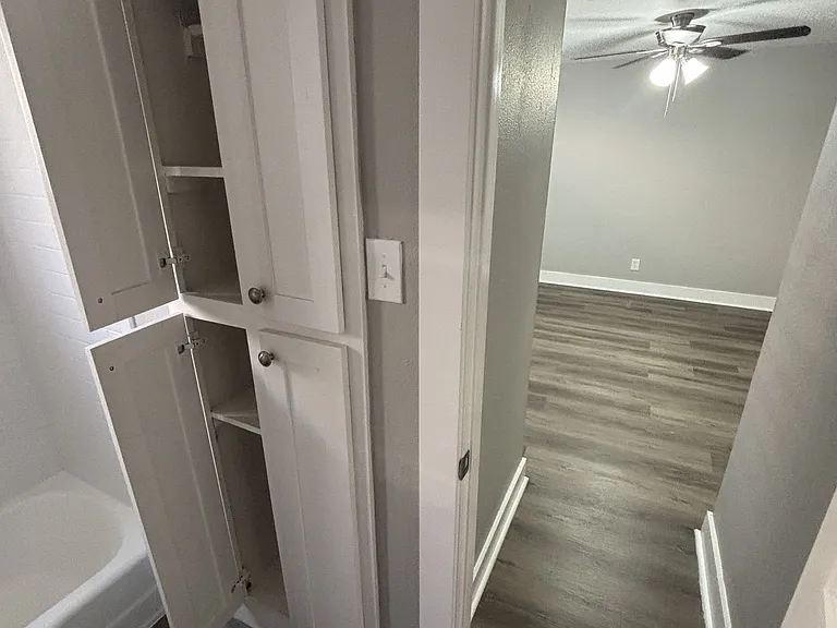 Avondale Apartments — Photo 15