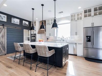 379 Steamboat Xing, Dripping Springs, TX, 78620