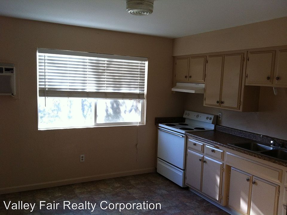 2nd image of 2131 Mulberry St