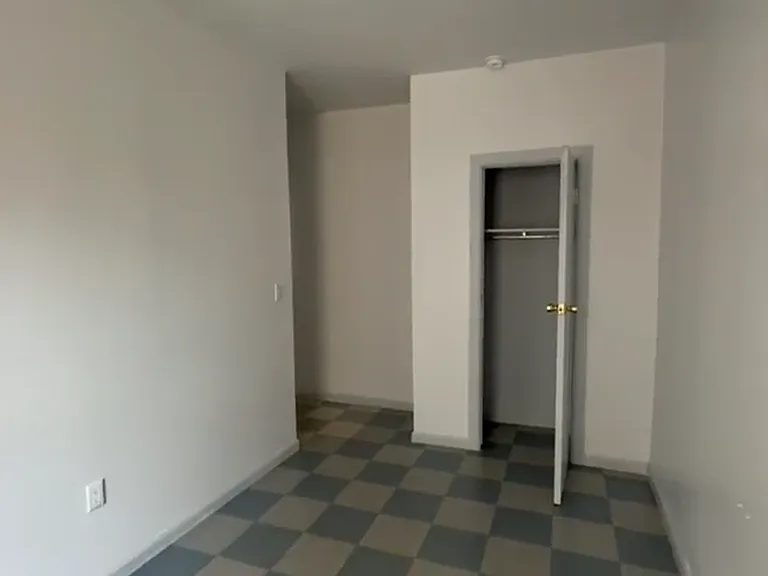 325 E 194th St #2A — Photo 1