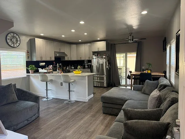 2219 W Arlington St — Photo 3