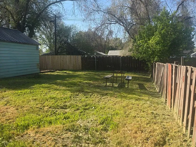 2348 Vine Ave — Photo 3