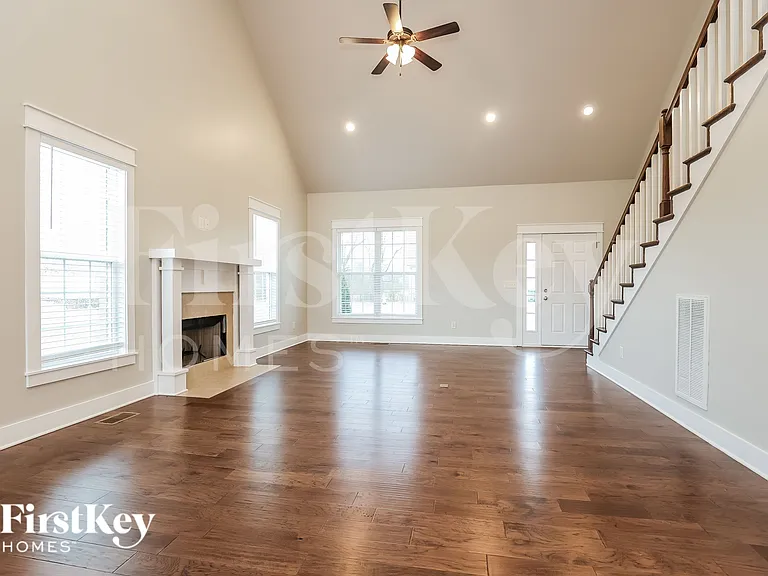 1072 Harper Dean Way — Photo 2