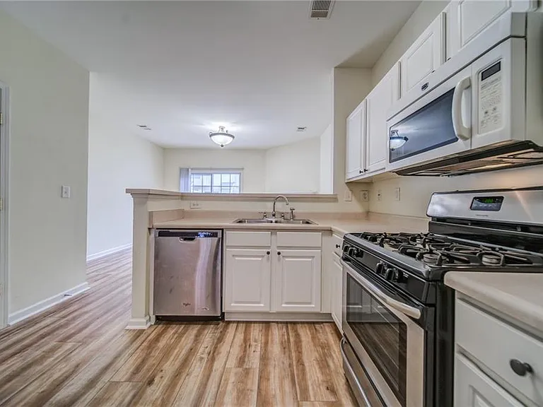 3285 Hidden Cove Cir — Photo 10