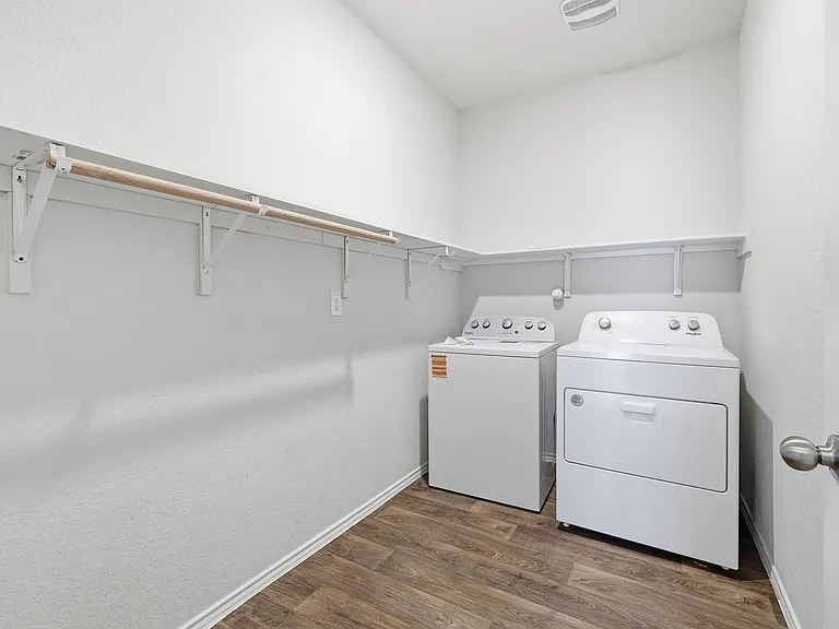 4023 Basil Mdw — Photo 23